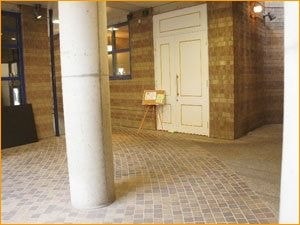 目印の白い扉